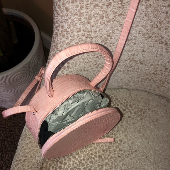 ‼️ SALE Grab Handle Round Croc Cross Body Bag 💅🏽 - Picture 3 of 6